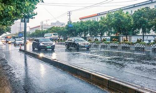 今天上海天气暴雨_今天上海天气暴雨情况
